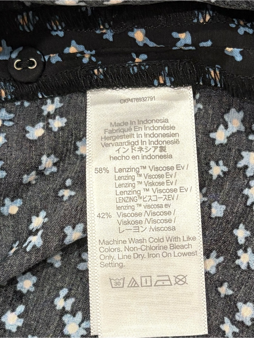 Madewell Black Floral Print Top with White and Light Blue Blossoms size M - Picture 6 of 11
